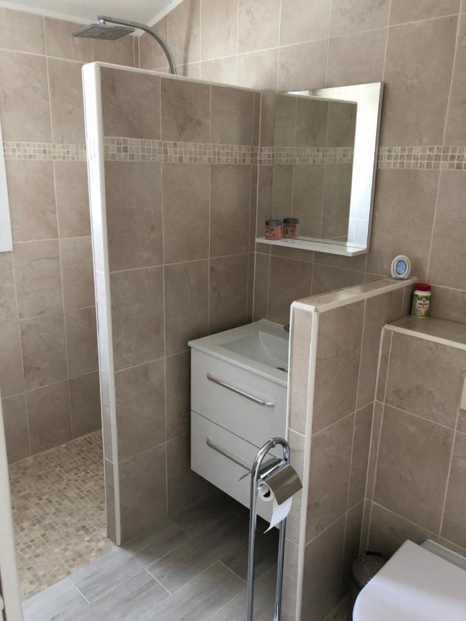 La Pepiniere Panzió Saint-Sulpice-et-Cameyrac Kültér fotó
